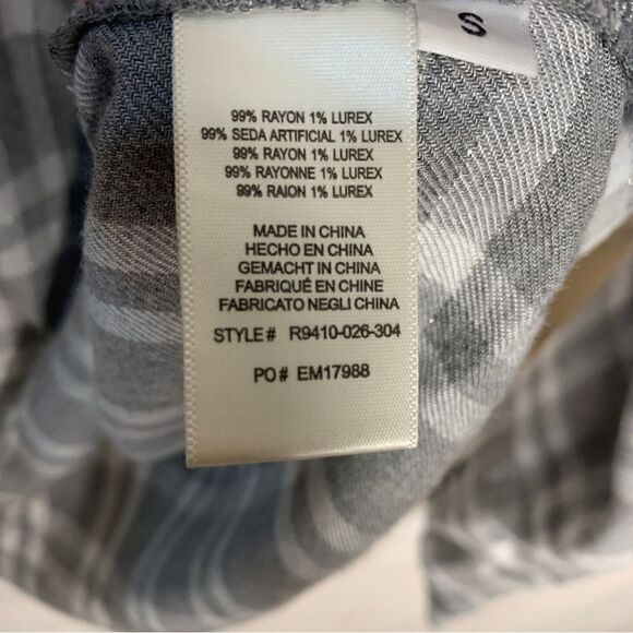 Cloth & Stone small or medium gray top - Picture 3 of 5